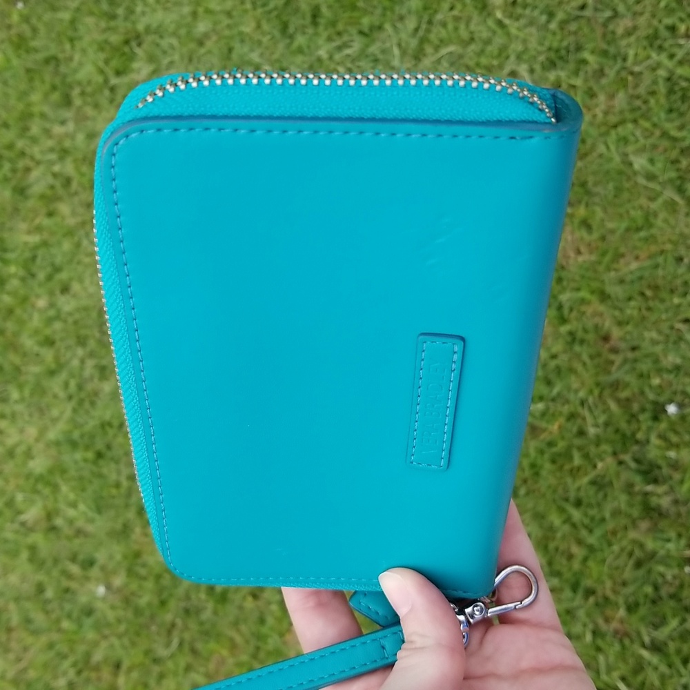 Vera Bradley wallet clutch